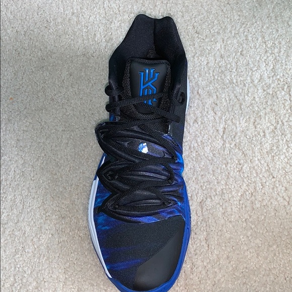 Nike Kyrie 5 Duke - Picture 2 of 4